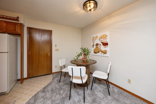 6826 Oakwood Drive, Urbandale, IA 50322