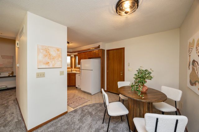 6826 Oakwood Drive, Urbandale, IA 50322