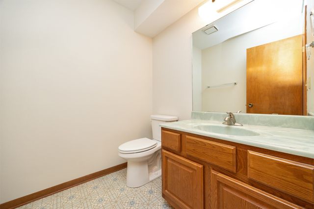 6826 Oakwood Drive, Urbandale, IA 50322