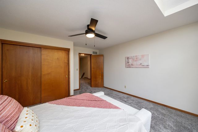 6826 Oakwood Drive, Urbandale, IA 50322