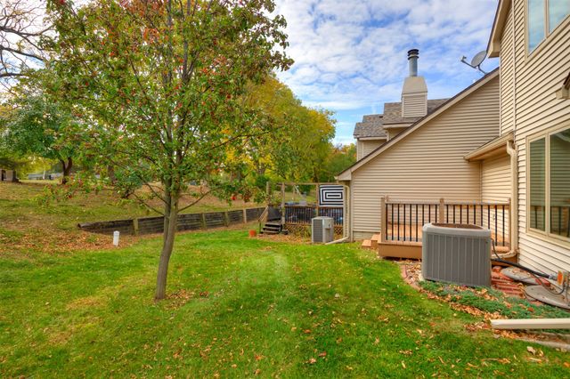 6826 Oakwood Drive, Urbandale, IA 50322