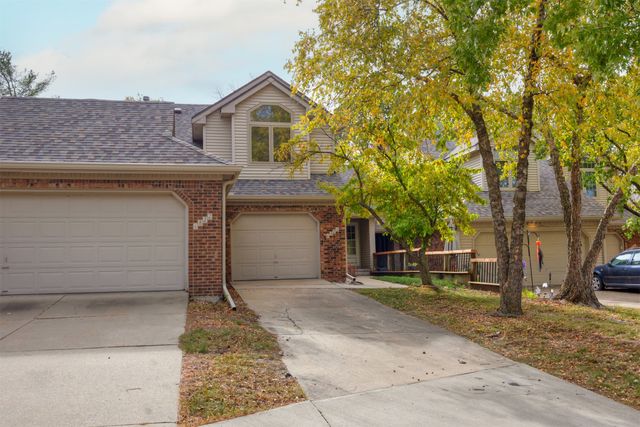 6826 Oakwood Drive, Urbandale, IA 50322