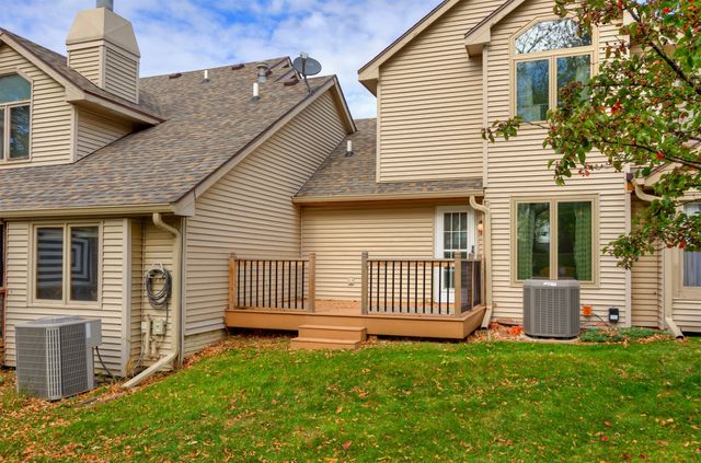 6826 Oakwood Drive, Urbandale, IA 50322