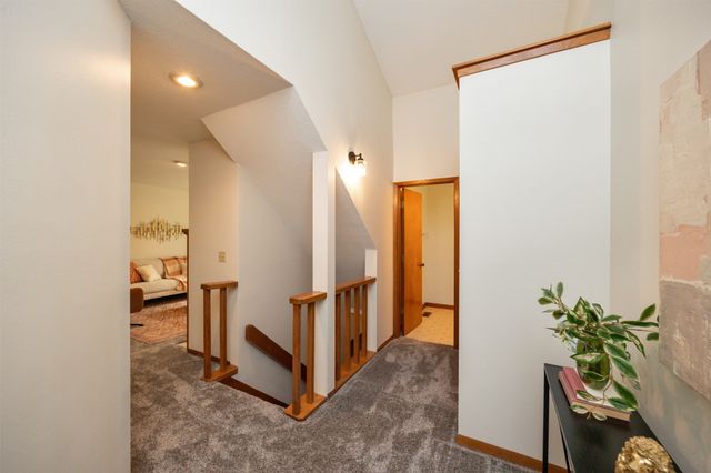 6826 Oakwood Drive, Urbandale, IA 50322