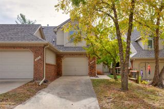 6826 Oakwood Drive, Urbandale, IA 50322