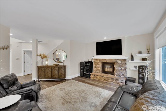 17304 Parkside Way SE, Renton, WA 98058