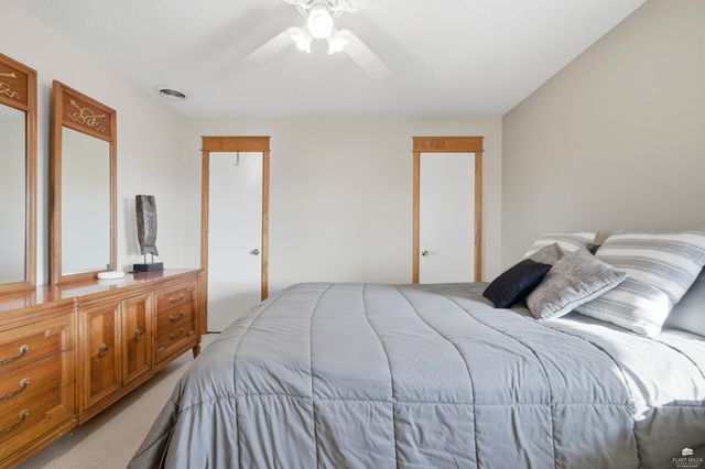 7023 Deer Run, Manhattan, KS 66503