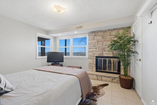 7023 Deer Run, Manhattan, KS 66503