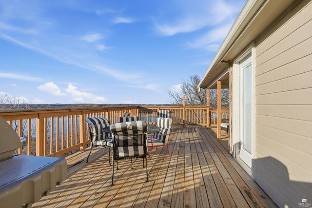 7023 Deer Run, Manhattan, KS 66503