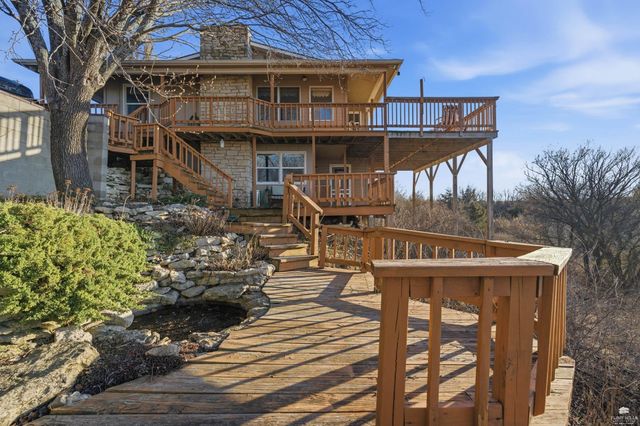 7023 Deer Run, Manhattan, KS 66503