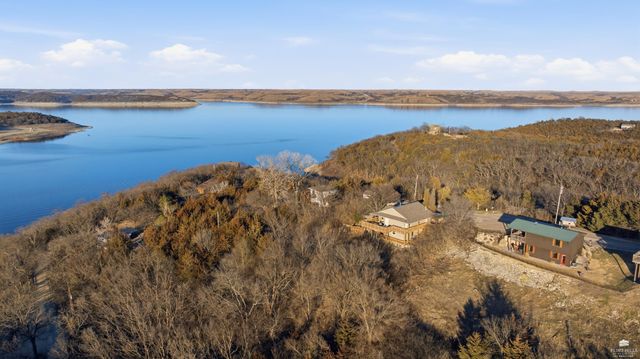 7023 Deer Run, Manhattan, KS 66503