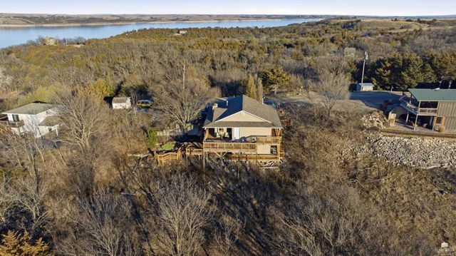 7023 Deer Run, Manhattan, KS 66503