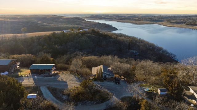 7023 Deer Run, Manhattan, KS 66503