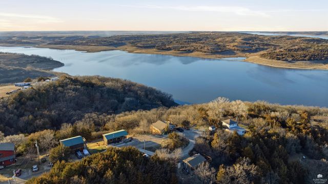 7023 Deer Run, Manhattan, KS 66503