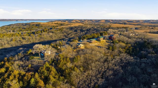 7023 Deer Run, Manhattan, KS 66503