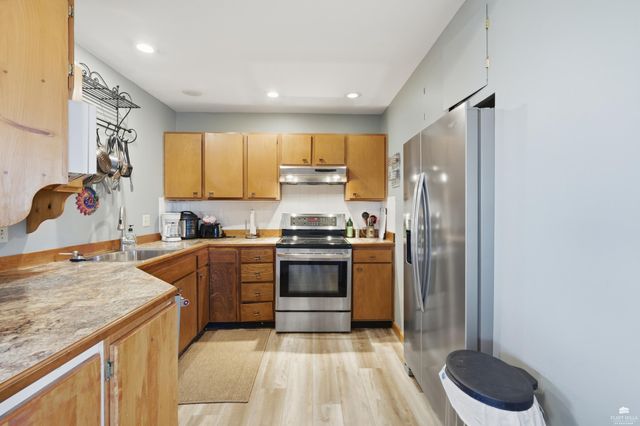 7023 Deer Run, Manhattan, KS 66503