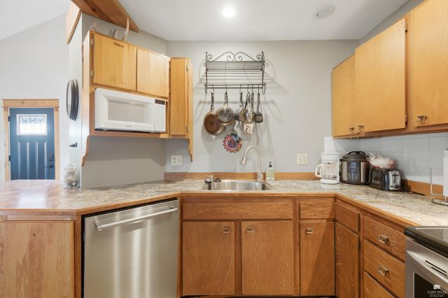 7023 Deer Run, Manhattan, KS 66503