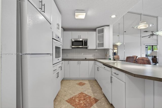 6708 N Pine Island Rd, Tamarac, FL 33321