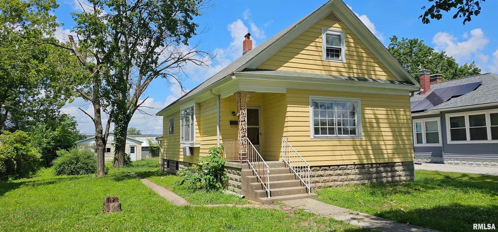 Image 1 of property listing at 232 N JAMES Avenue, Centralia, IL 62801