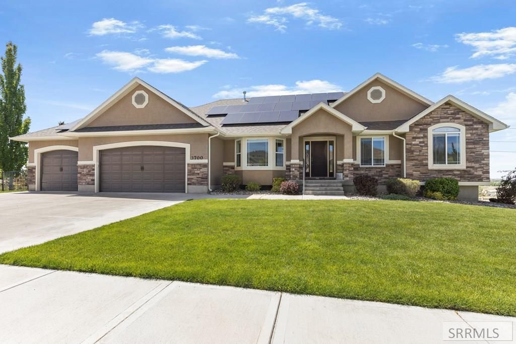 Image 2 of property listing at 3700 S Founders Pointe Drive, Ammon, ID 83406