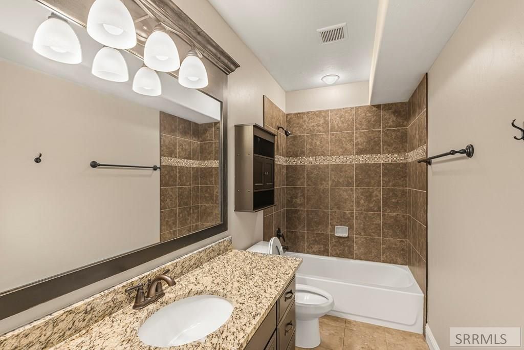 Image 33 of property listing at 3700 S Founders Pointe Drive, Ammon, ID 83406