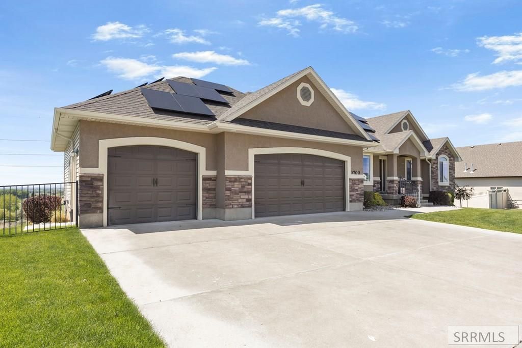 Image 4 of property listing at 3700 S Founders Pointe Drive, Ammon, ID 83406
