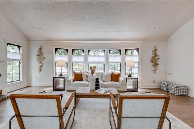 595 Seale Avenue, Palo Alto, CA 94301