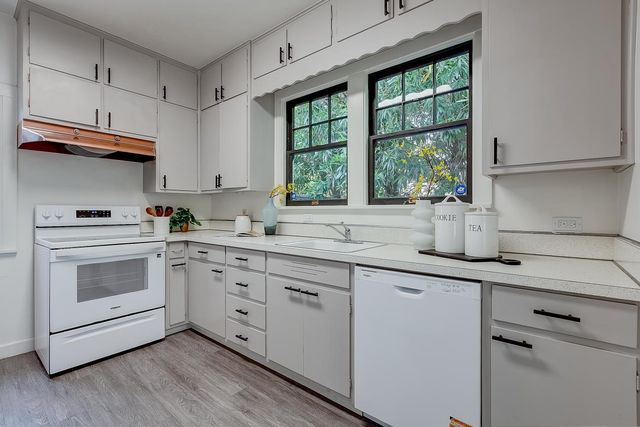 595 Seale Avenue, Palo Alto, CA 94301