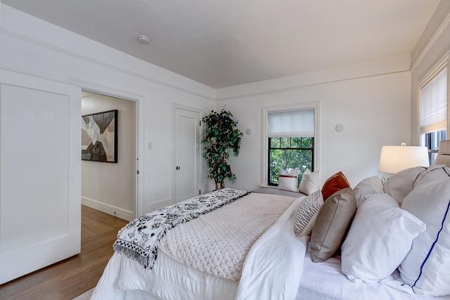 595 Seale Avenue, Palo Alto, CA 94301