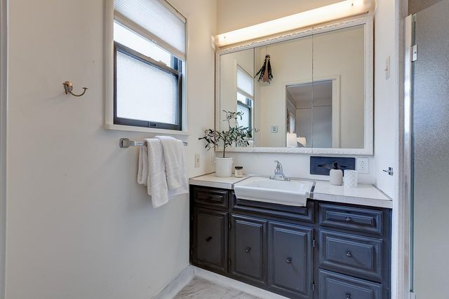 595 Seale Avenue, Palo Alto, CA 94301