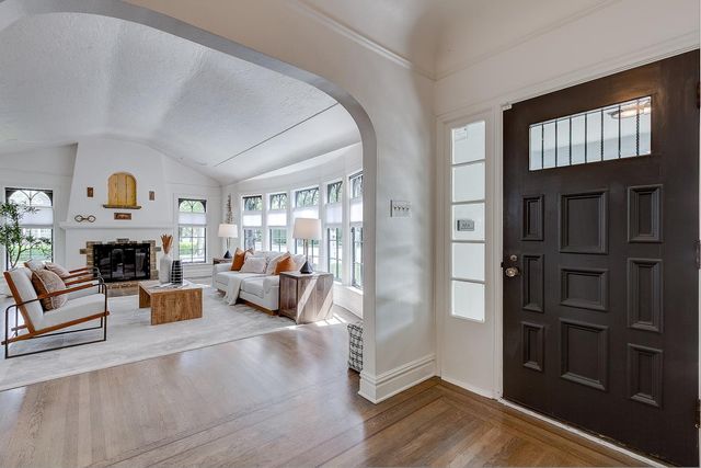 595 Seale Avenue, Palo Alto, CA 94301
