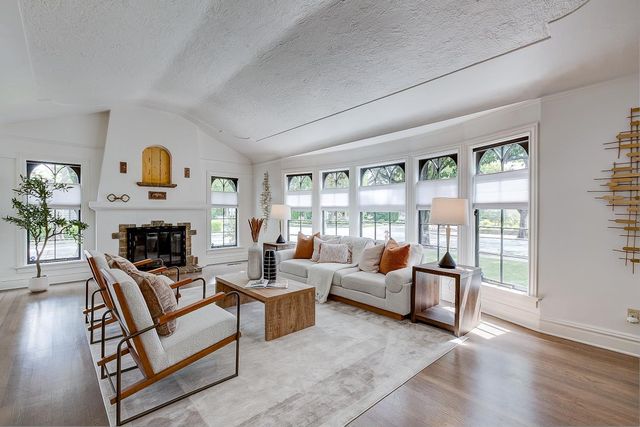 595 Seale Avenue, Palo Alto, CA 94301