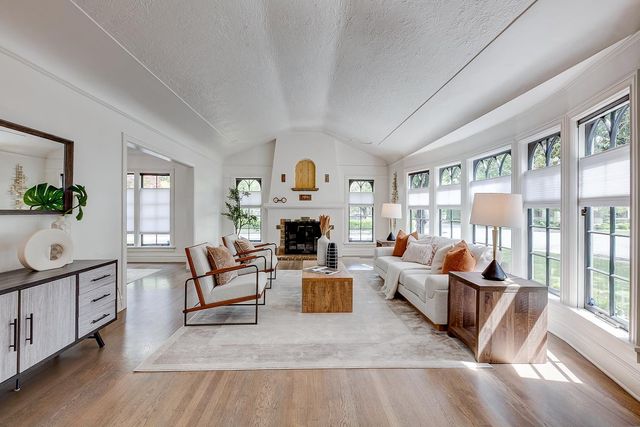 595 Seale Avenue, Palo Alto, CA 94301