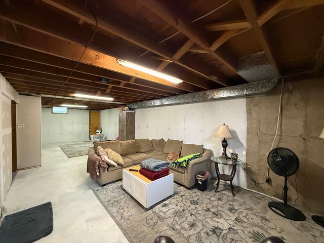 505 SW 17th Ave, Minot, ND 58701