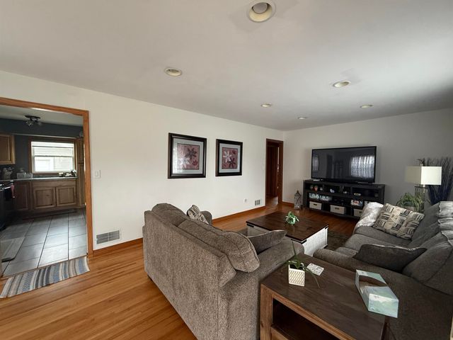 505 SW 17th Ave, Minot, ND 58701