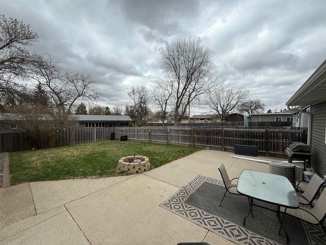 505 SW 17th Ave, Minot, ND 58701