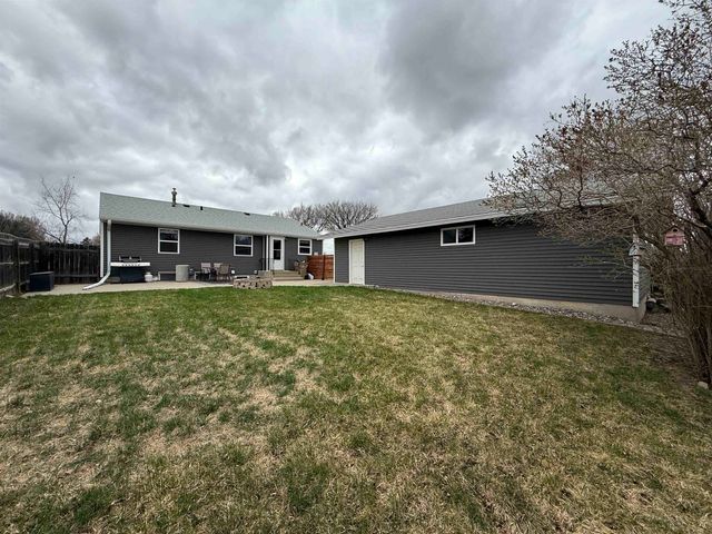 505 SW 17th Ave, Minot, ND 58701