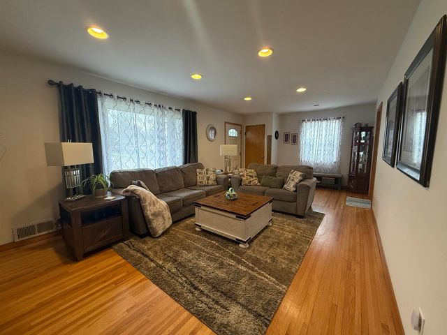 505 SW 17th Ave, Minot, ND 58701