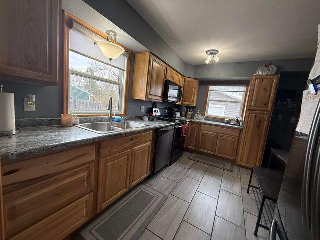 505 SW 17th Ave, Minot, ND 58701