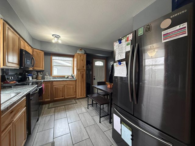 505 SW 17th Ave, Minot, ND 58701