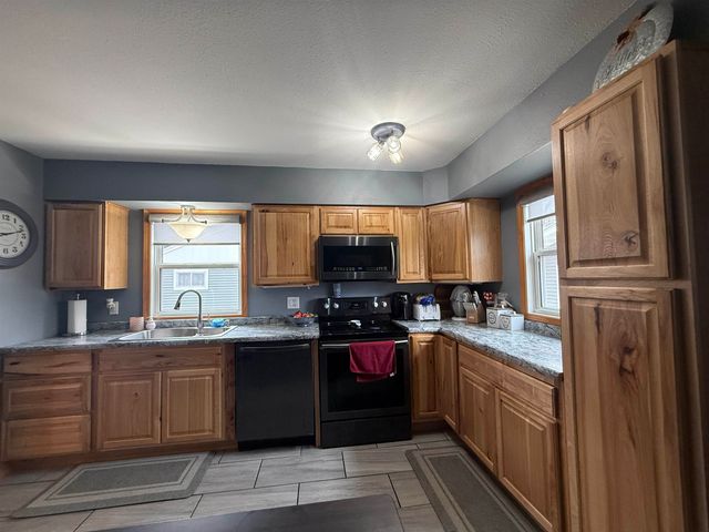 505 SW 17th Ave, Minot, ND 58701