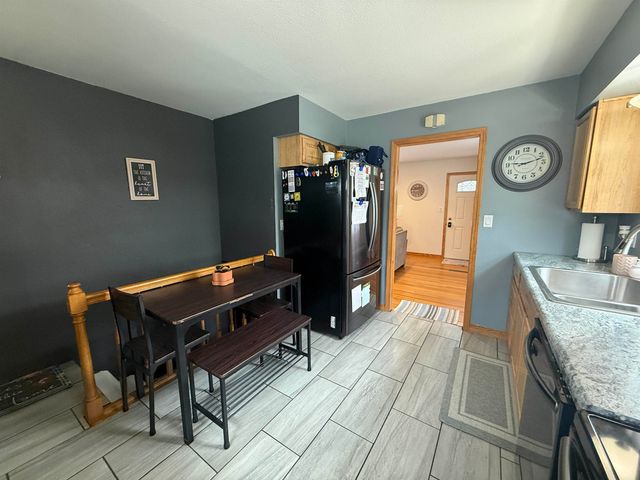 505 SW 17th Ave, Minot, ND 58701