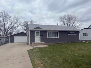 505 SW 17th Ave, Minot, ND 58701