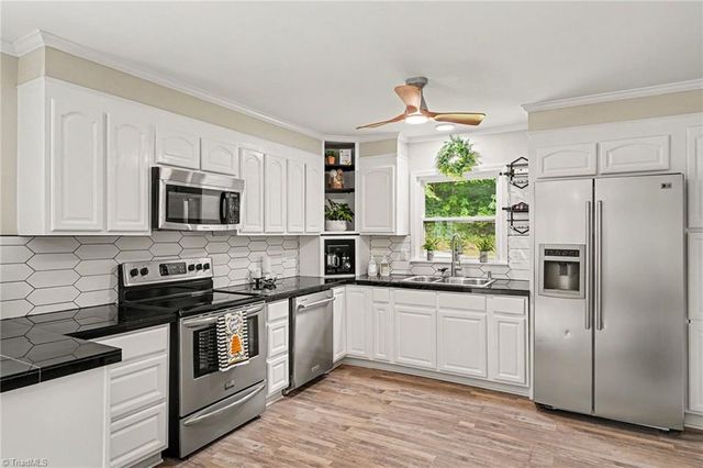 390 Woodhaven Shores Drive, Lexington, NC 27292