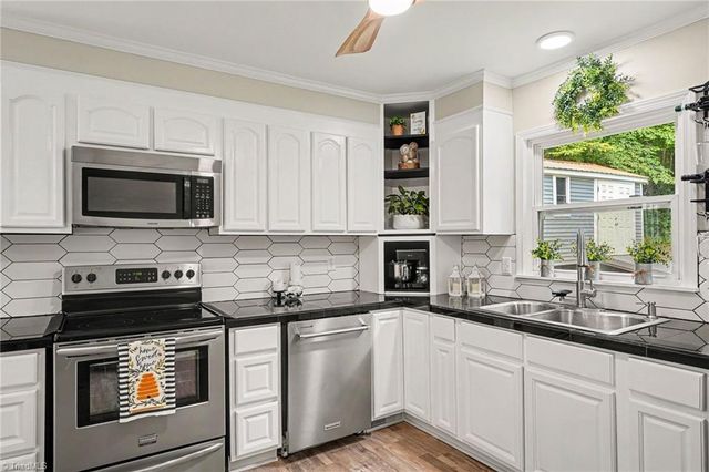 390 Woodhaven Shores Drive, Lexington, NC 27292