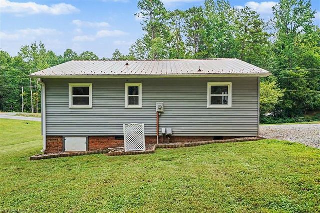 390 Woodhaven Shores Drive, Lexington, NC 27292