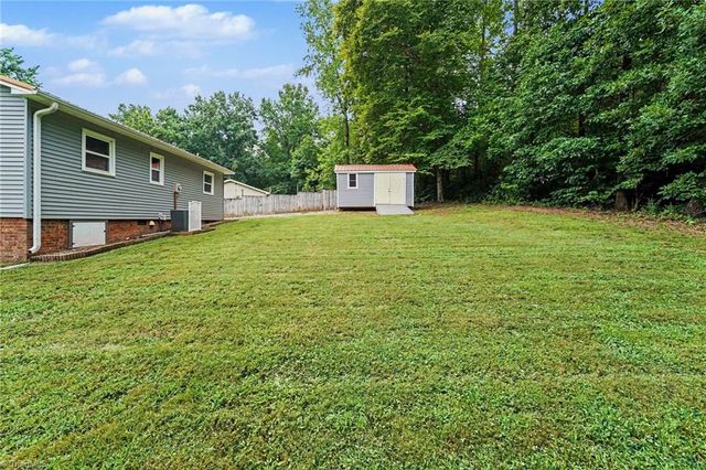390 Woodhaven Shores Drive, Lexington, NC 27292