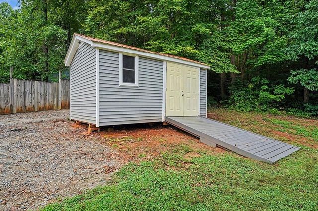 390 Woodhaven Shores Drive, Lexington, NC 27292