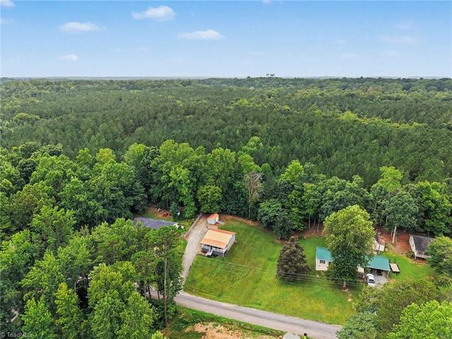 390 Woodhaven Shores Drive, Lexington, NC 27292