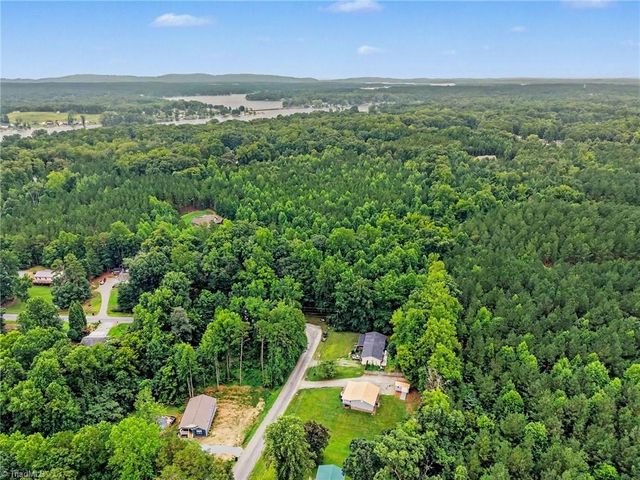 390 Woodhaven Shores Drive, Lexington, NC 27292